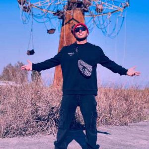 دانلود آهنگ با تو آدم آرومیم بازی نکن با روحیم